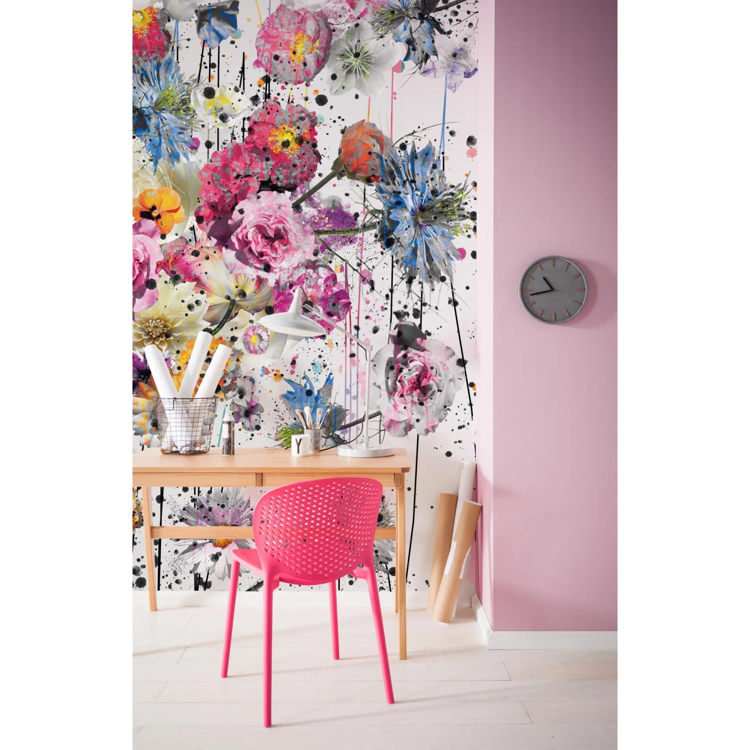 Komar Vlies Fototapete Lush (200x250 cm) mit Blumenmuster im Kinderzimmer.