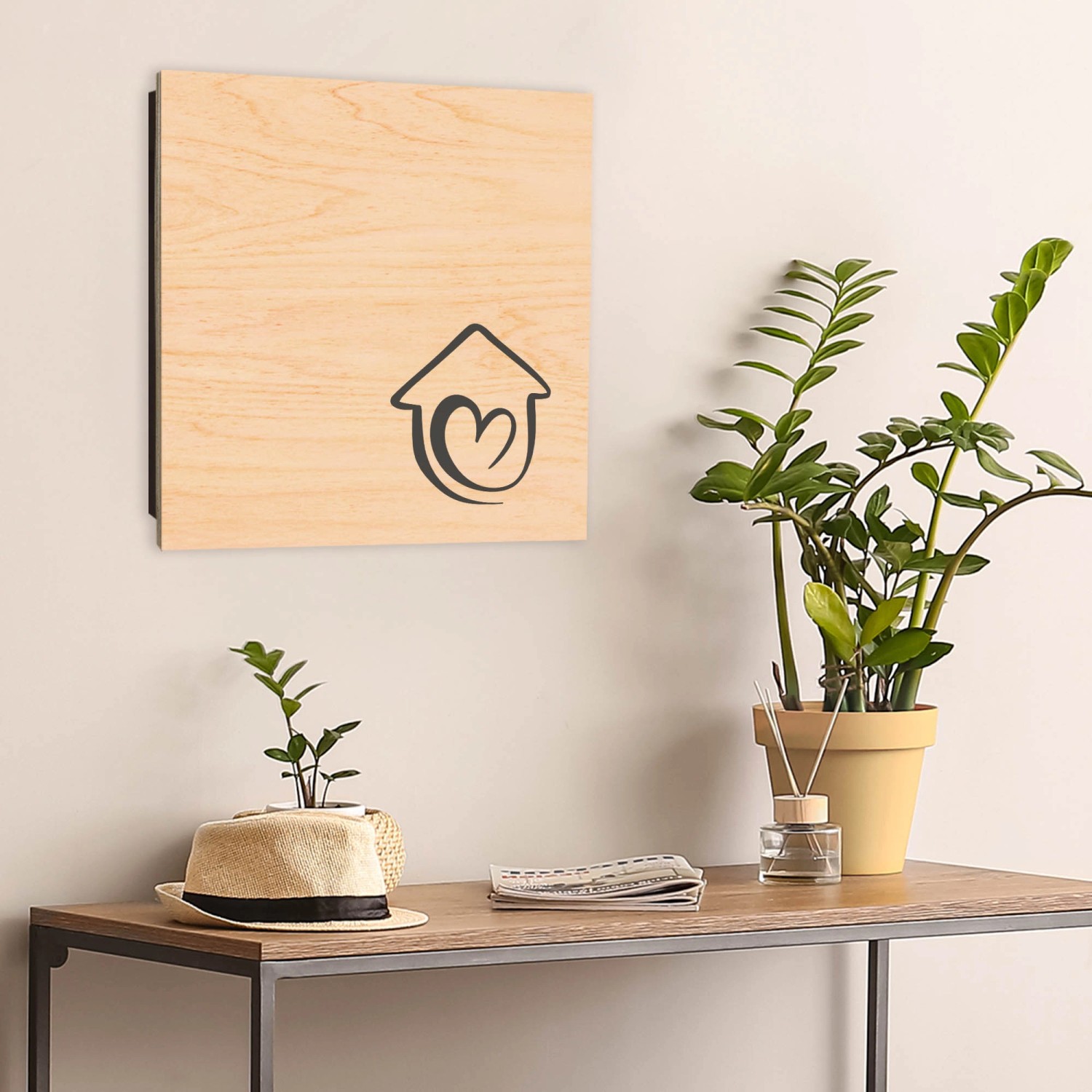 Banjado Schlüsselkasten aus Holz, 30x30cm, schwarz, mit Herzhaus Motiv und 50 Haken zur Schlüsselaufbewahrung.