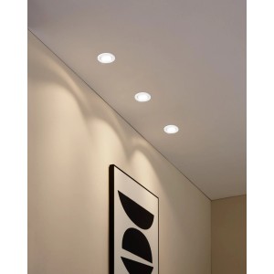 Weiße EGLO Einbaustrahler in Decke, beleuchten Wand. Modernes Einbauspot Set Ø8,6cm für Wohnräume.