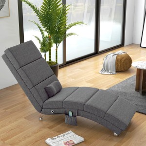 Dunkelgraue HOMCOM Relaxliege mit Massagefunktion und Kissen im modernen Wohnzimmer.
