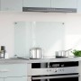 Transparente vidaXL Küchenrückwand aus Hartglas (80x50 cm) montiert in moderner Küche.