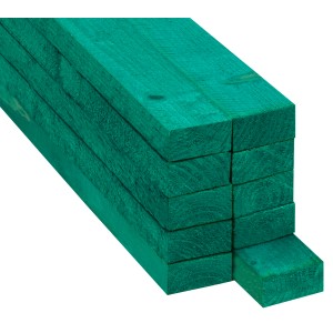 Stapel grüne, imprägnierte Fichte/Tanne Latten, sägerau, 24x48x2500 mm.