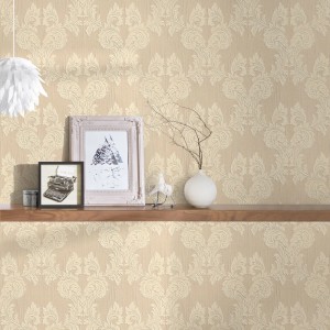 Elegante, creme-beige Vliestapete mit Rokoko Ornament-Muster für Wohn- und Schlafzimmer.