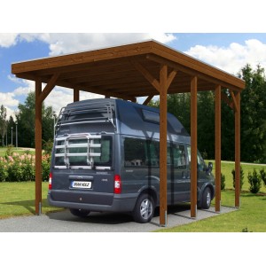 Skan Holz Carport Friesland Caravan Nussbaum, mit Aluminiumdach und Stellplatz für Wohnmobil.