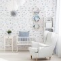 Kinderzimmer mit Vliestapete mit Tieren in Blau und Grau. Dekorative Tapete mit Tiermotiven.