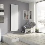 Weißer Ximax Raumheizkörper P1, 1800x370 mm, 715 Watt, vertikale Paneelprofile.