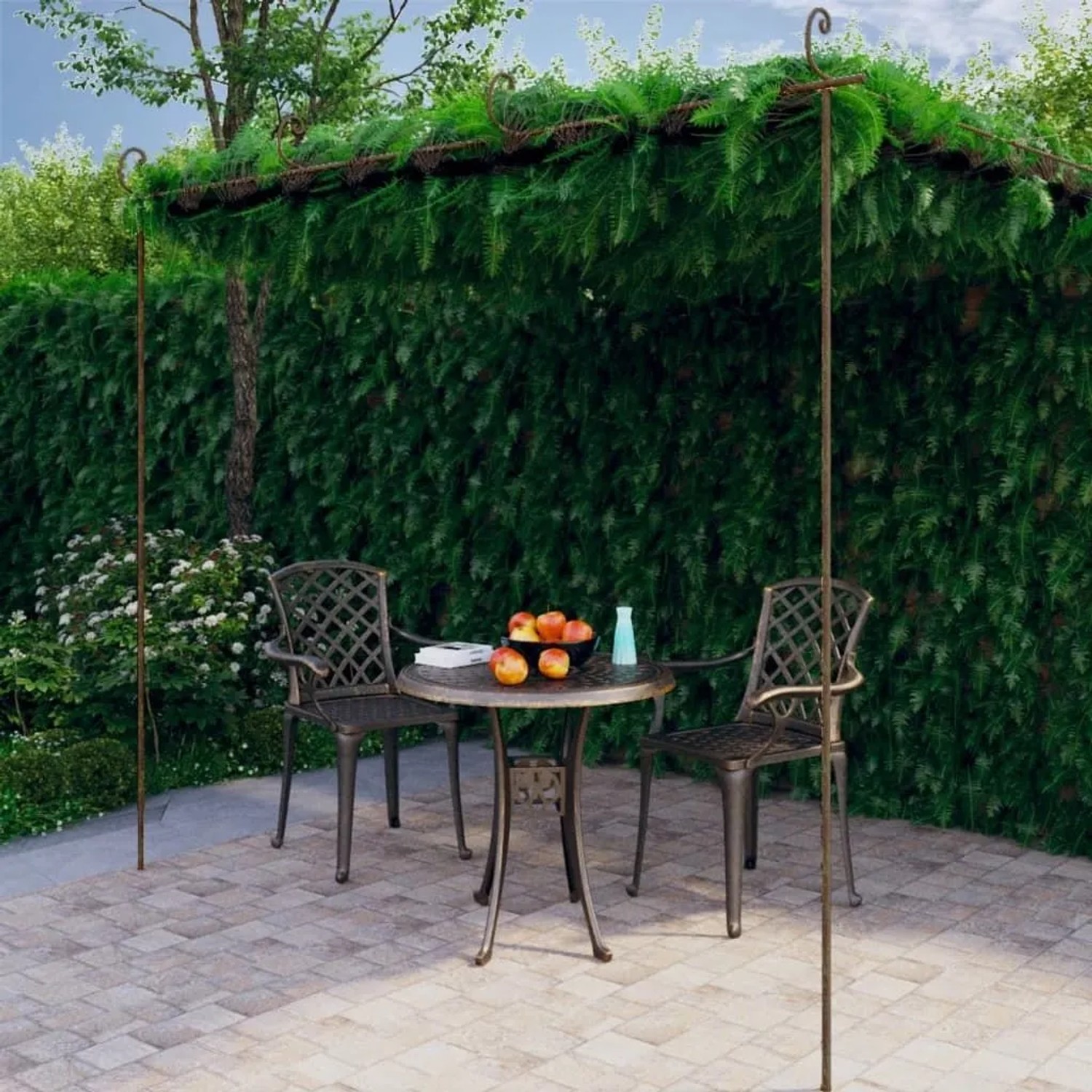 Freistehende, antik-braune Eisenpergola RITTO 4x3m mit Rankhilfe als Gartendeko.
