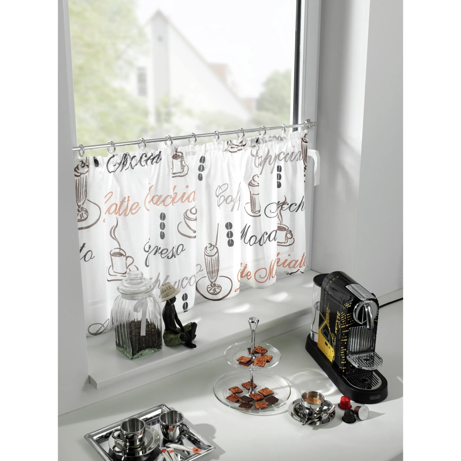 Gardinia Caféhausstange California, Chrom, mit Kaffeehaus-Gardine am Fenster.