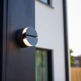 Moderne Lutec LED-Außenwandleuchte Eklips in Anthrazit mit zwei drehbaren Leuchtenköpfen.