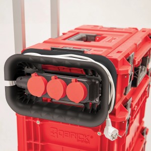 Qbrick System Kabelhalter PRO mit Steckdosenleiste am Werkzeug-Trolley.