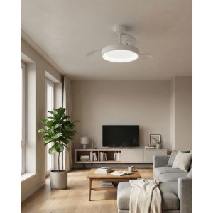 Weißer Eglo LED-Deckenventilator Torreya mit integrierter Leuchte im modernen Wohnzimmer. Flügel sind eingezogen.