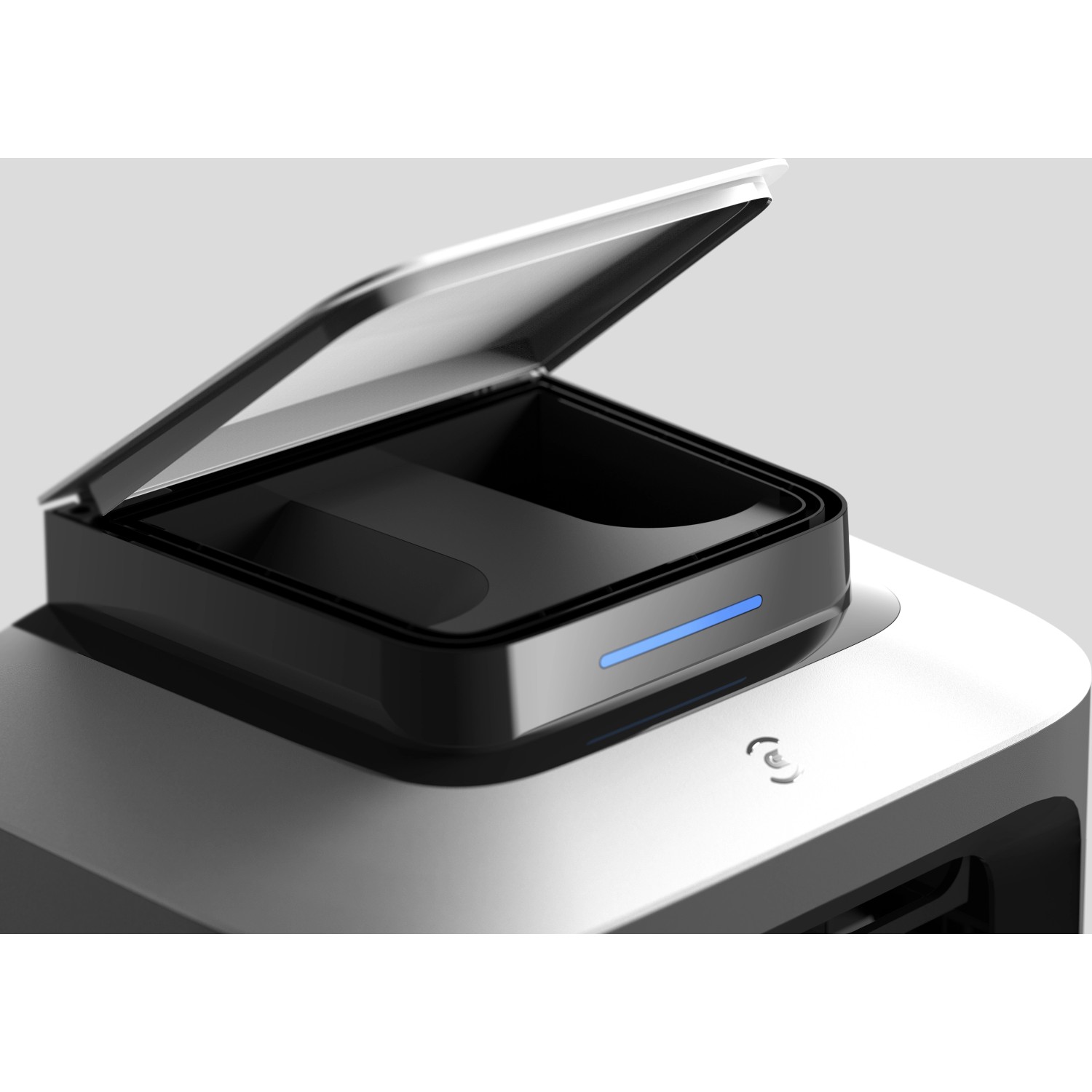 Detailaufnahme: ECOVACS GOAT G1 Mähroboter Ladestation mit geöffnetem Deckel.