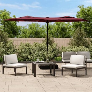 Bordeauxroter vidaXL Doppel-Sonnenschirm auf Terrasse. Großer Gartenschirm aus Polyester spendet Schatten über Sitzgruppe.