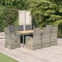 9-teilige Garten Essgruppe aus grauem Poly Rattan mit Tisch und Stühlen mit dunklen Kissen.