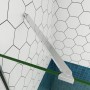 Detailaufnahme: Stabilisierungsstange der Walk-In Dusche mit Klarglas und Chrom-Rahmen.