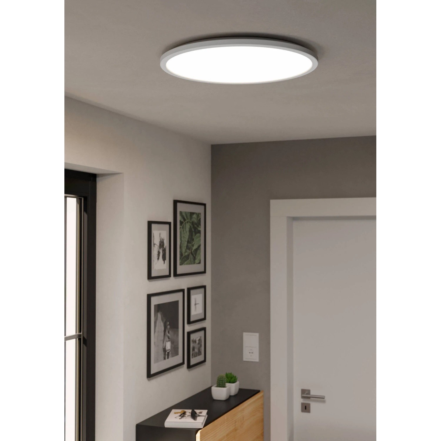 Weiße Eglo LED Deckenleuchte Connect-Z Rovito-Z (Ø 50cm) im Flur.