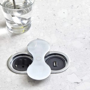 SOTECH Doppel Einbausteckdose in Edelstahloptik mit Schuko und USB Anschluss.