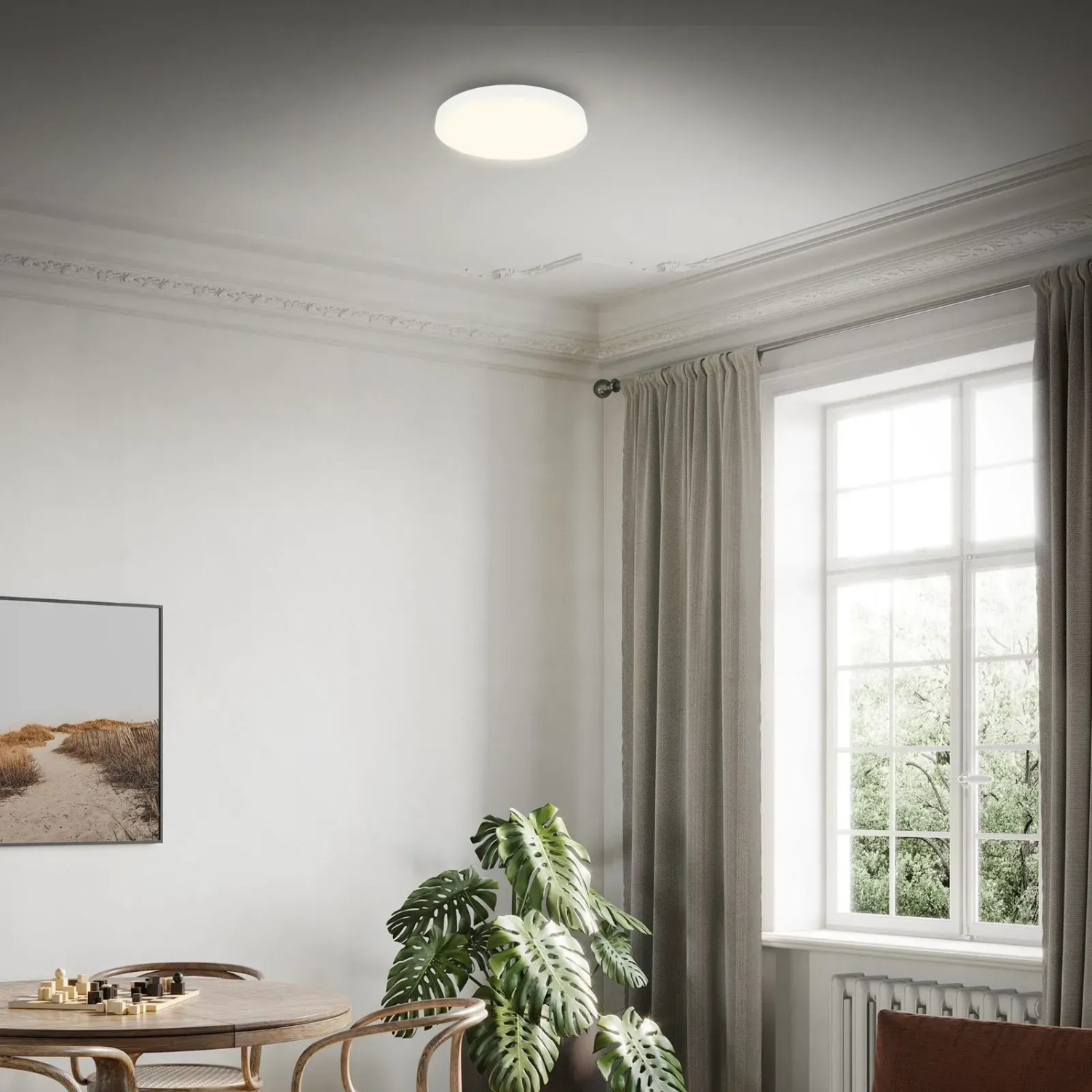 Weiße Brilo LED-Deckenleuchte Runa, 16 W, im Wohnraum montiert.