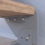 Detailaufnahme: Kos Treppe mit Buchenstufe und grauem Metallgeländer. Innentreppe mit FSC®-Zertifizierung.