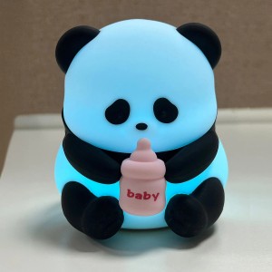 LED-Nachtlicht Panda, 9,7x10,2x10,4 cm, mit Fläschchen. Sanftes Licht für Kinderzimmer.