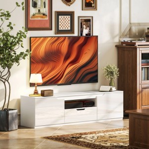 Weißes HOMCOM TV Lowboard mit Hochglanzfronten, offener Ablage und Schublade im Wohnzimmer.