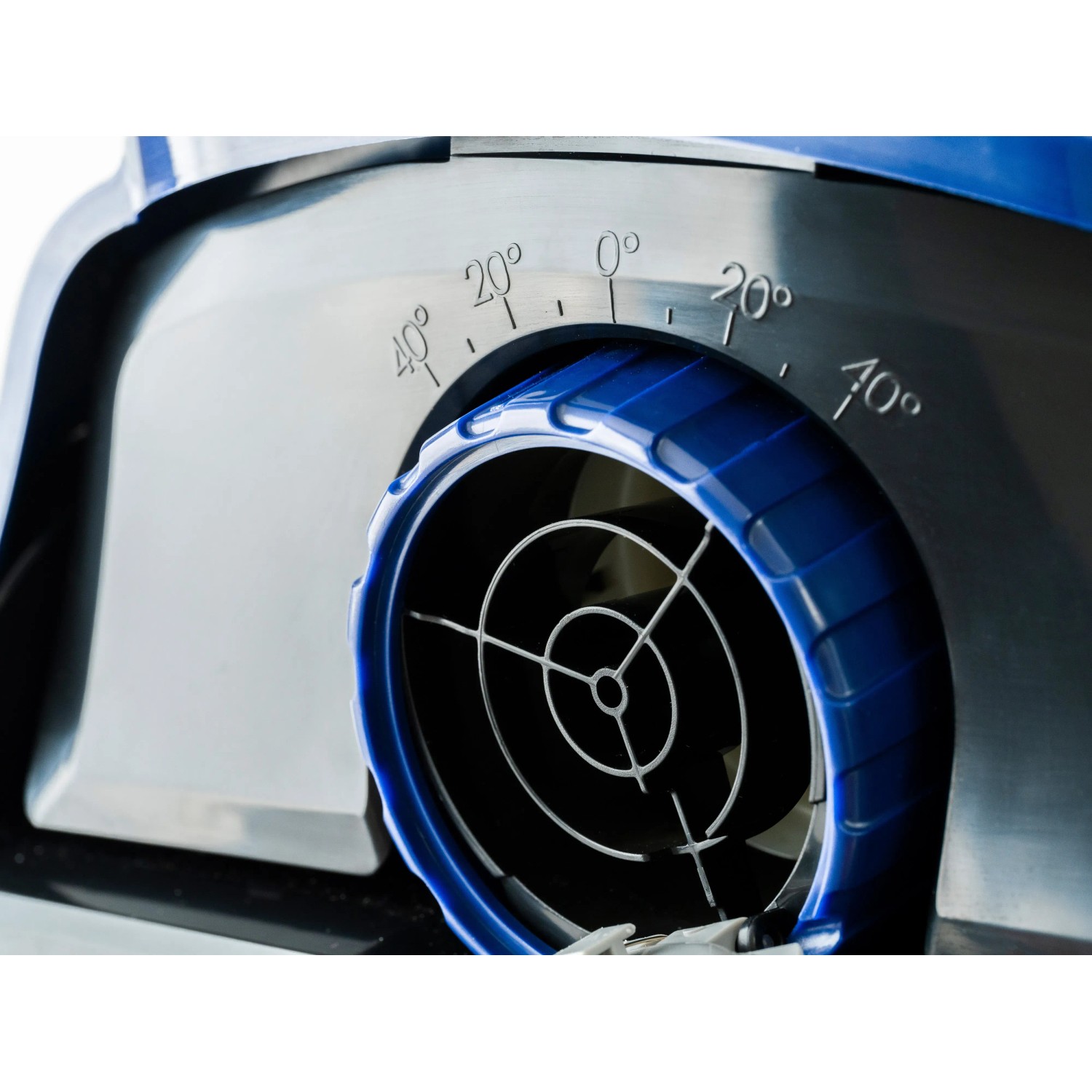 Detailaufnahme: CF Poolroboter CF100CL, blau-schwarzer Poolreiniger mit einstellbarem Winkel.