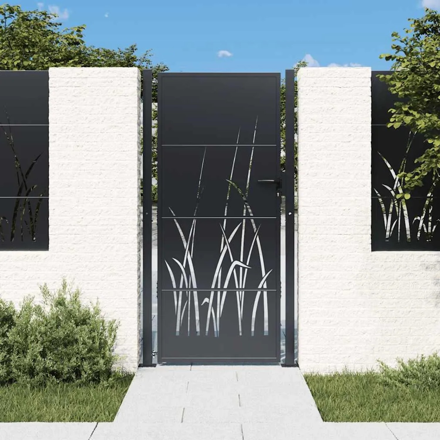 Anthrazitfarbenes Gartentor aus Stahl mit lasergeschnittenem Gras-Design, eingebettet in eine weiße Zaunanlage.