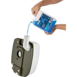 Anwendung von Enders Ensan Blue Sanitärflüssigkeit in Campingtoilette. 2,5 l Konzentrat für Abwassertank.