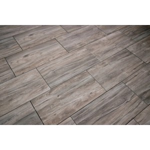 Diephaus Keramikverbundplatte Natura Quarz 80x40x4 cm in Holzoptik, grau-braun, als robuste Terrassenplatte.