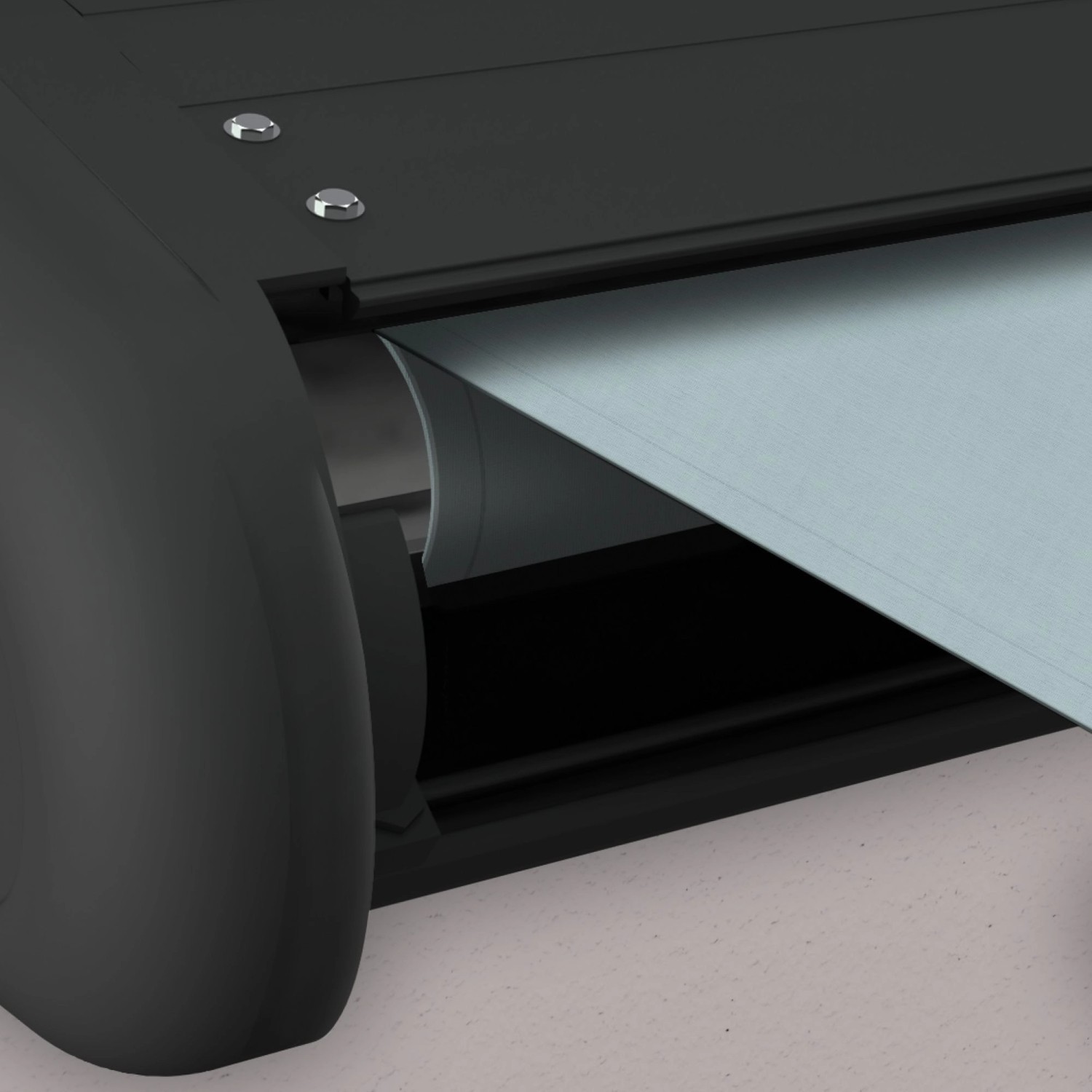 Detailaufnahme einer anthrazitfarbenen Eclipse Kassettenmarkise mit hellblauem Markisentuch.