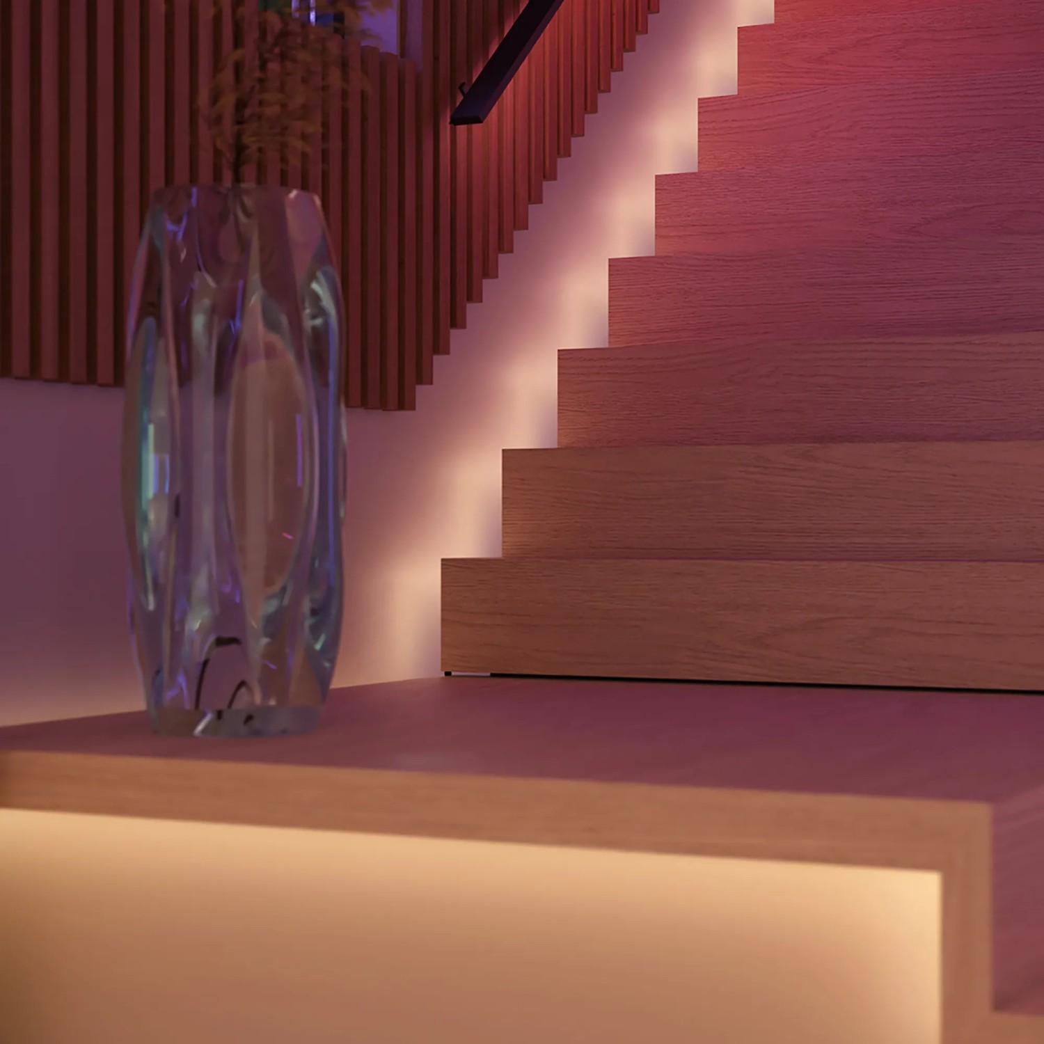 Philips Hue Lightstrip Flux 3m an Treppe mit indirekter Beleuchtung.