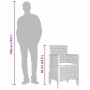 Größenvergleich: Gartenstuhl mit Rattan-Optik, 85 cm hoch, neben einer 180 cm großen Person.