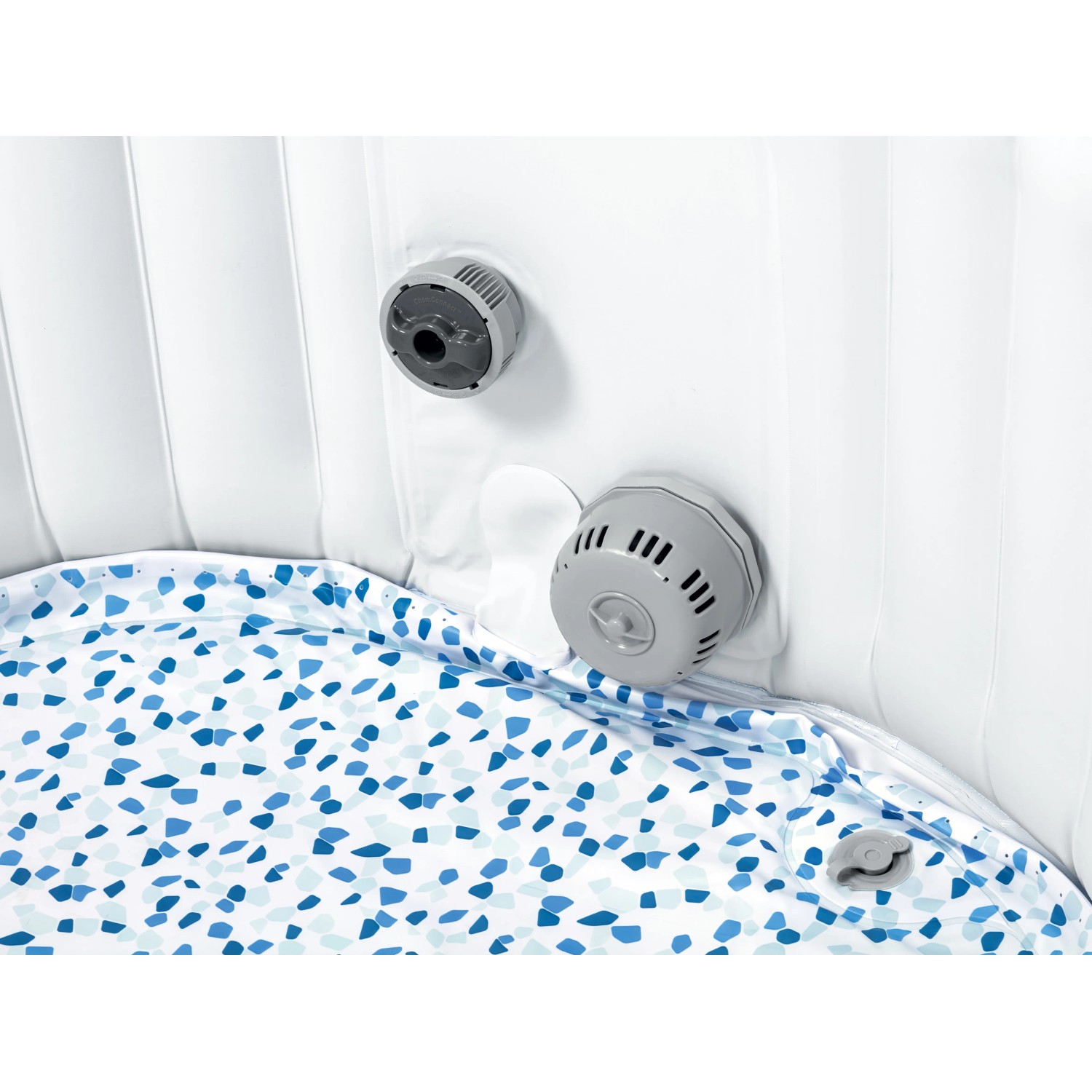 Detailansicht des Bestway Lay-Z-Spa Barbuda AirJet Whirlpools mit blauen Mosaikmuster.