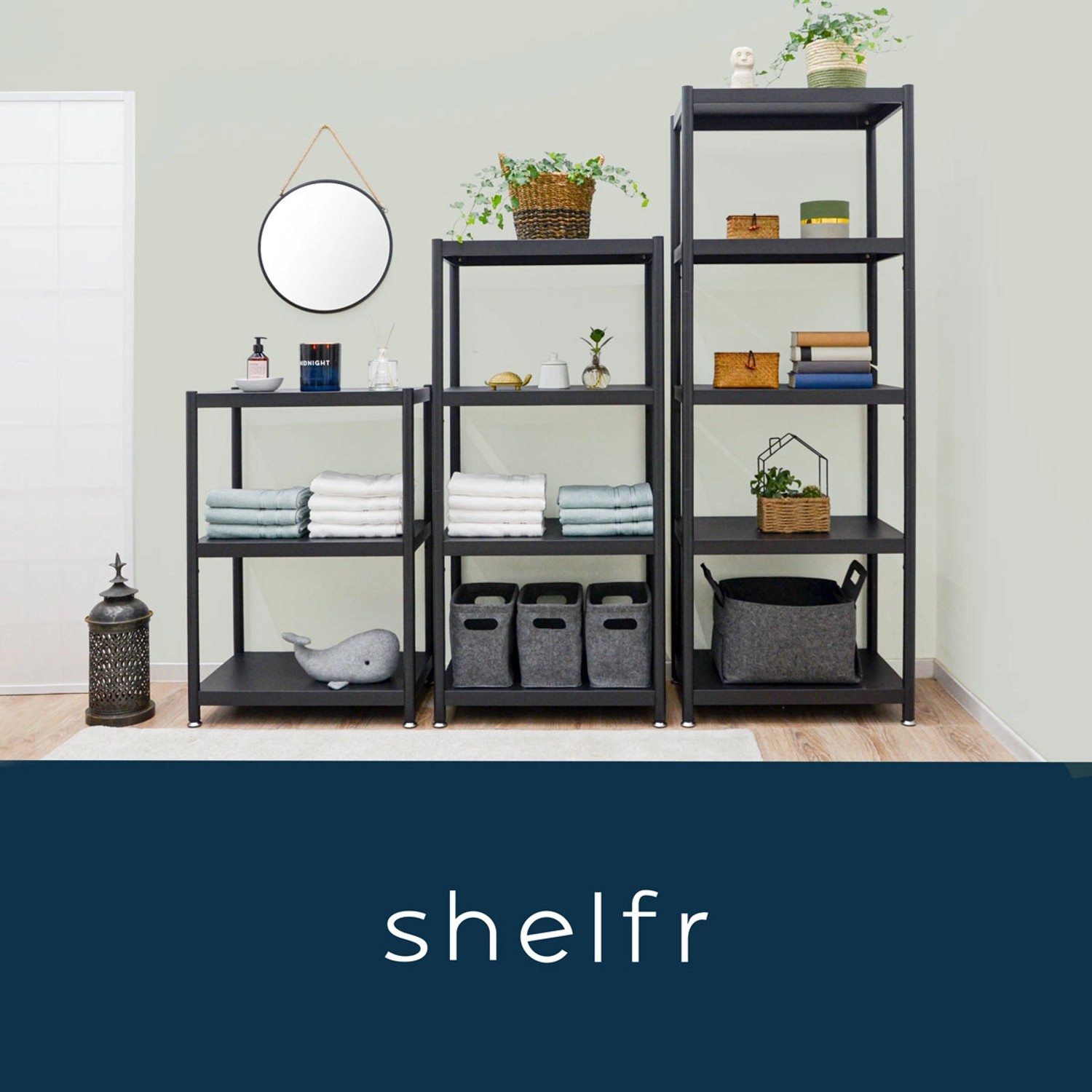 Schwarzes shelfr Metallregal mit 3 bis 6 Ebenen, ideal als Raumteiler oder zur Aufbewahrung.