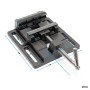 Robuster Wiltec Maschinenschraubstock aus Gusseisen mit Maßen, für präzises Spannen in Werkstatt & Tischbohrmaschine.