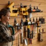 Schwarzes Relaxdays Wandhaken Set aus Edelstahl/PVC mit Werkzeugen an Holzwand. 12-teiliges Ordnungssystem für Garage/Werkstatt.