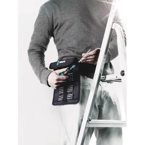 Wera Bit-Schraubendreher Set mit Halter am Gürtel, 17-teilig für vielseitige Schraubarbeiten.