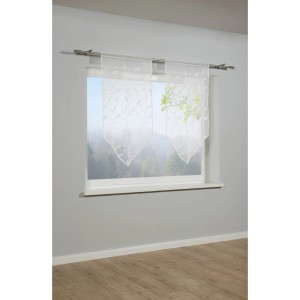 Naturfarbener Spitzenpanneaux Dolly-Voile mit Rankenstickerei, 60x120 cm, am Fenster.