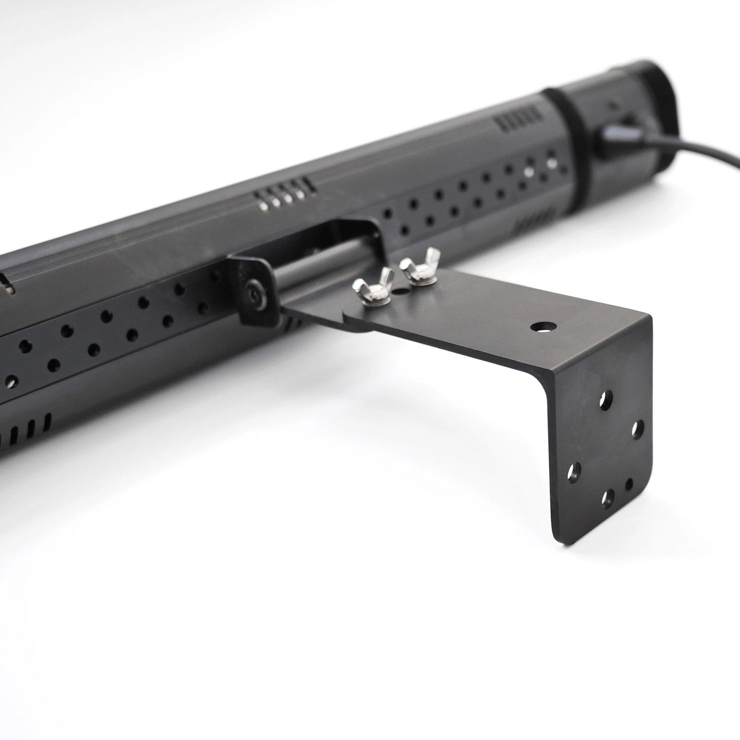 VASNER SlimLine X20 Infrarot-Heizstrahler (schwarz) mit Wandhalterung.