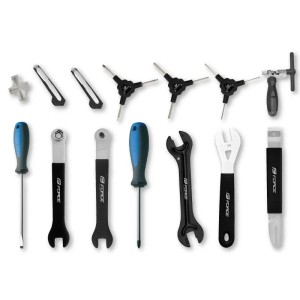 Werkzeug-Set für Force Fahrrad Selbstbedienungsständer mit Schraubendrehern, Reifenhebern und Schlüsseln.