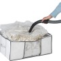 Wenko Vakuum Soft Box L: Weiße Textilbox mit Vakuumsack und Staubsauger zum platzsparenden Aufbewahren.