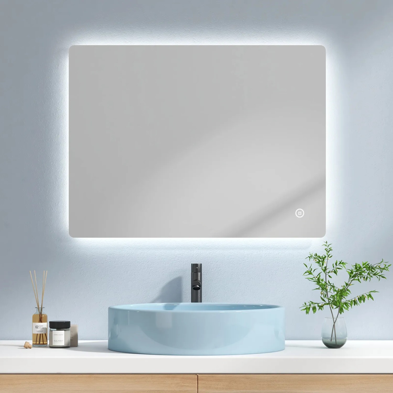 Emke Badspiegel LED 80x60 cm mit Antibeschlag und dimmbarer Beleuchtung über Touchschalter.
