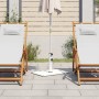 Weißer, rechteckiger vidaXL Sonnenschirmständer aus Stahl auf einer Terrasse, passend für verschiedene Mastgrößen.