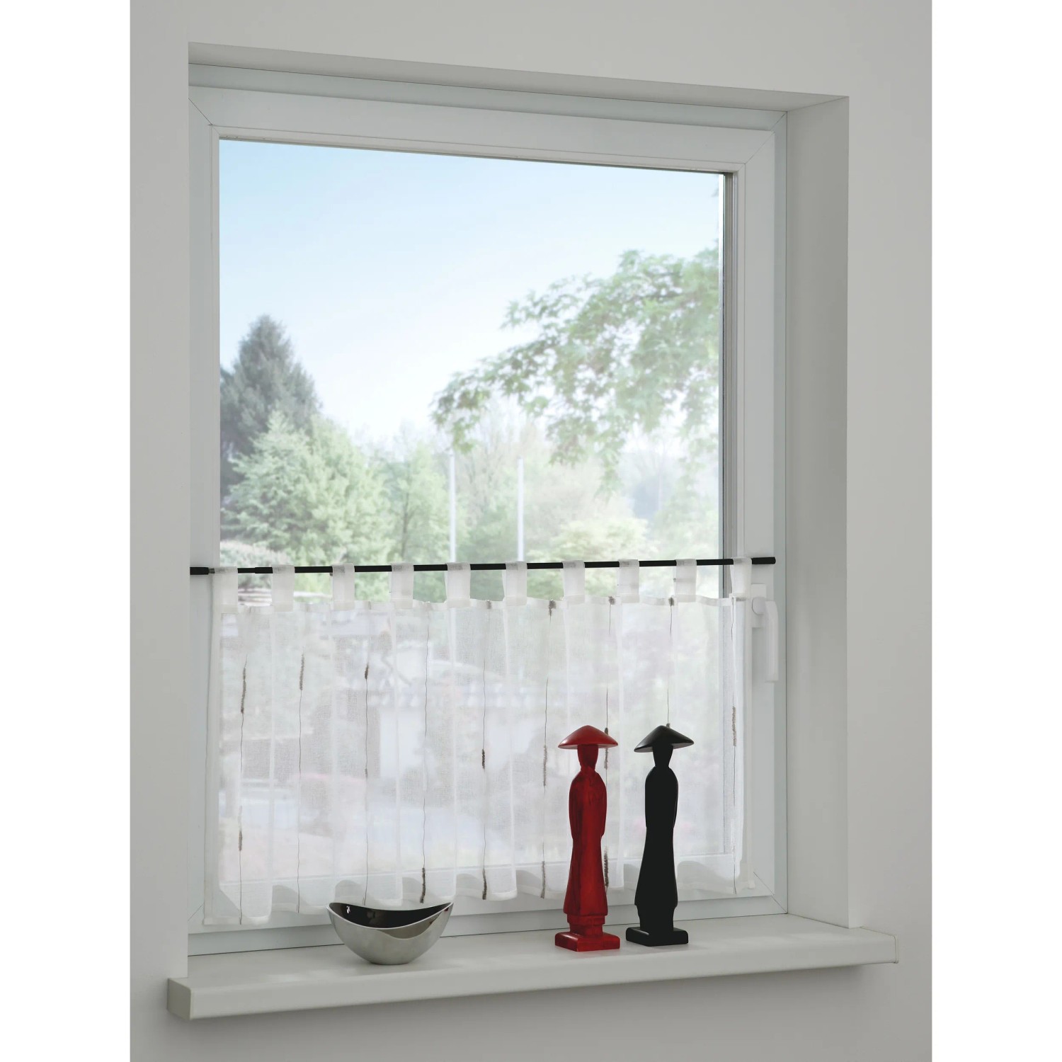 Gardinia Spannvitrage, Ø 7/9 mm, schwarz-matt, 40-60 cm, mit Caféhausgardine am Fenster.