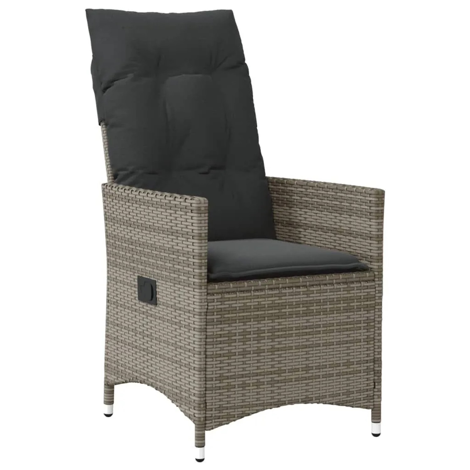 Grauer Poly Rattan Gartensessel mit dunklen Kissen und verstellbarer Rückenlehne.