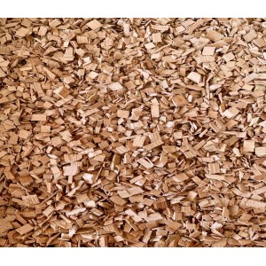 Helle Buchenholz-Räucherchips, 6-12 mm, sauber und entstaubt. Ideal für Grill und Smoker.