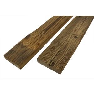 Zwei Kraftholz Seiten Altholz Bretter, handgehackt, für Regalböden und Möbelbau.