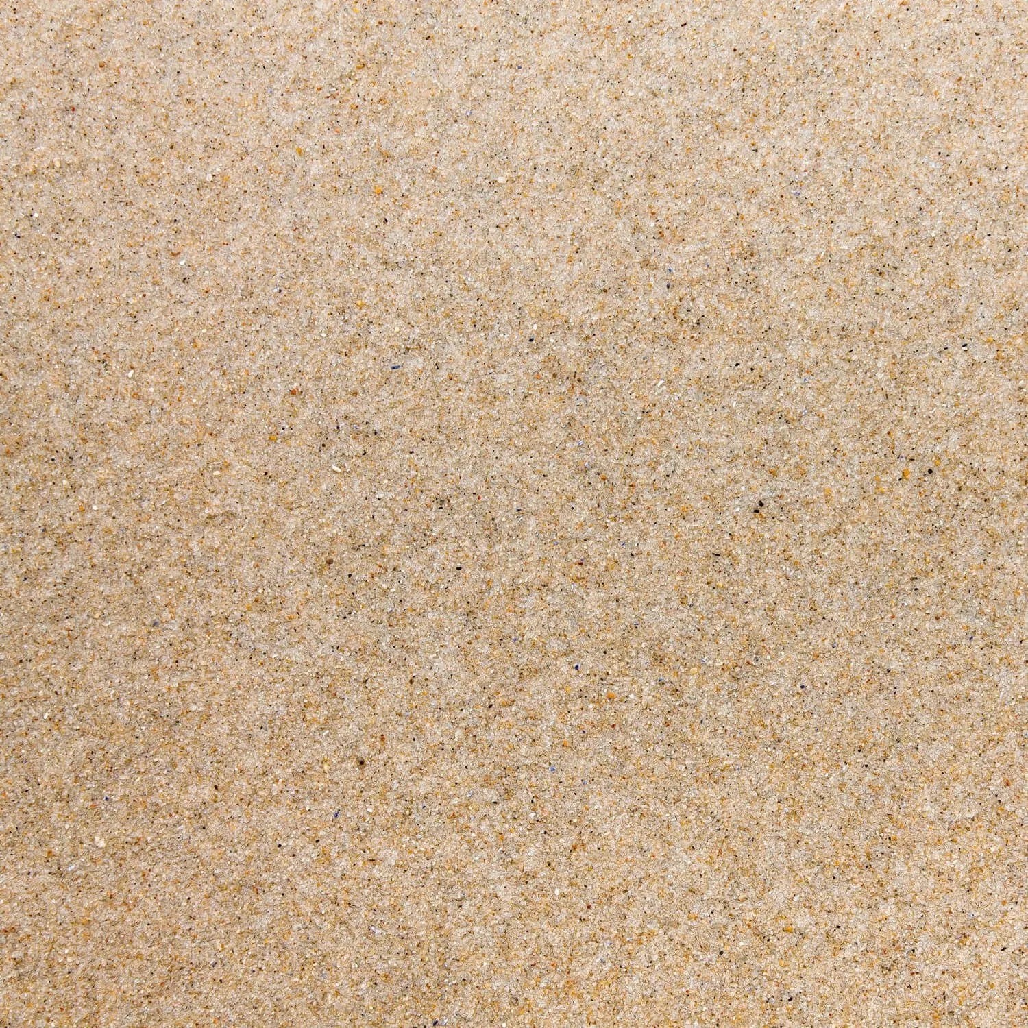 Feiner, hellbrauner Galamio Rasensand mit 0,3-0,8 mm Körnung für Garten, Kunstrasen und Drainage.