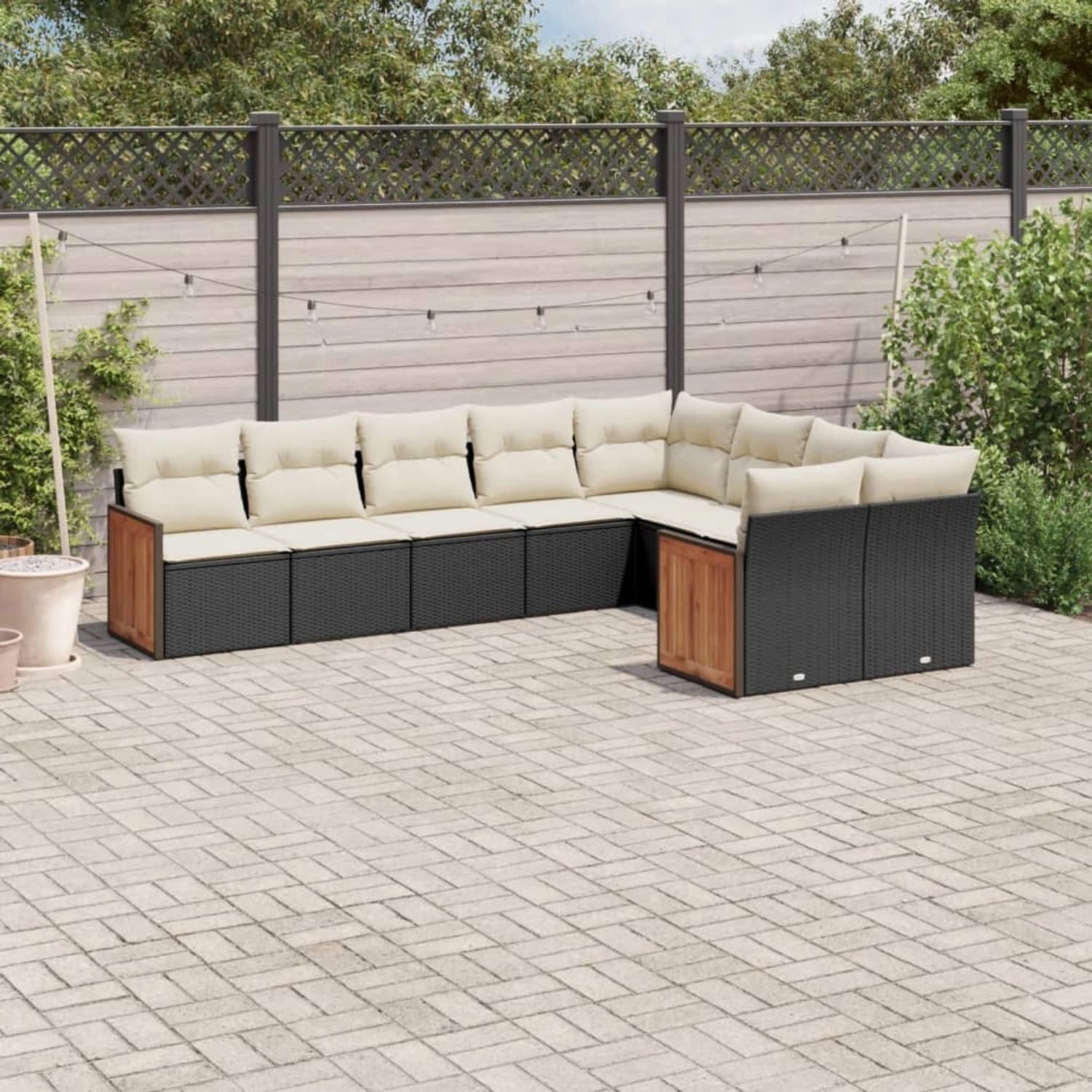 Schwarze 9-tlg. Garten-Sofagarnitur aus Poly Rattan mit cremeweißen Kissen. Gartenmöbel für Terrasse und Garten.
