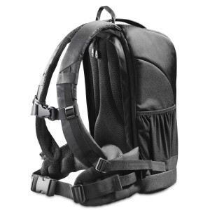 Schwarzer Mantona Trekking Fotorucksack mit gepolsterten Schultergurten, Rückenpolster und seitlicher Netztasche.